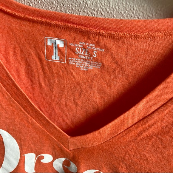 Oregon State Beavers V-Neck T-Shirt in Orange Size Small - Picture 3 of 6